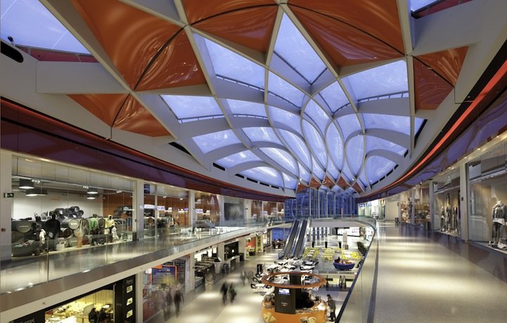 波浪型钢质屋顶：比利时Médiacité购物中心
