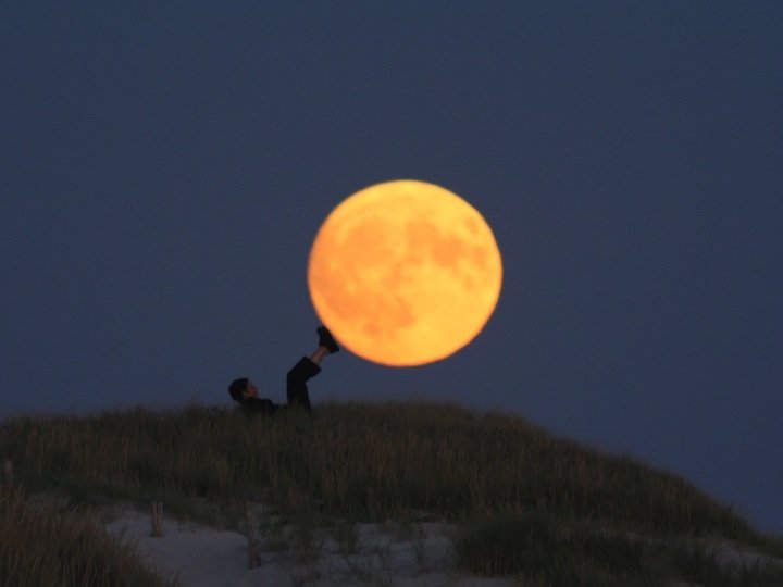 强迫透视摄影：迷人的月亮