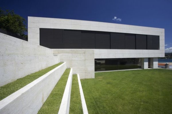 大空间和混凝土构造的Galicia豪宅