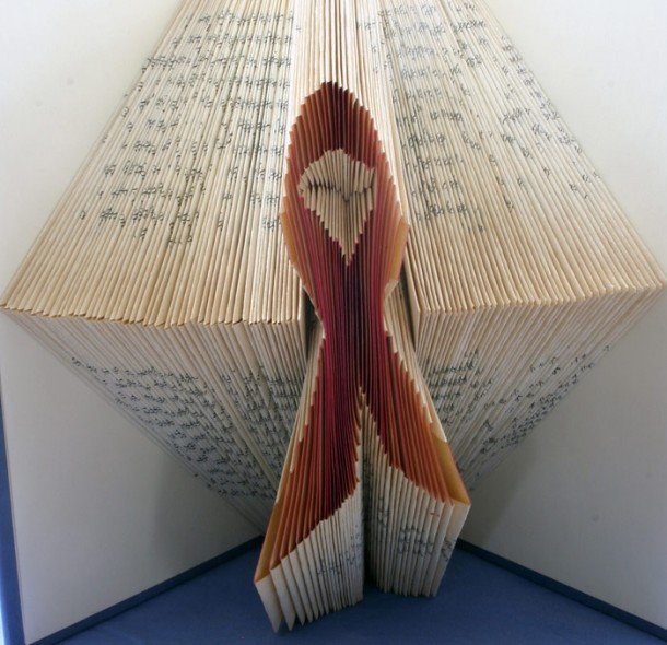 Isaac Salazar的折叠书艺术