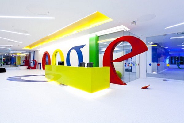 谷歌新形象：配备电话亭，巨型骰子和沙滩小屋的伦敦办事处
