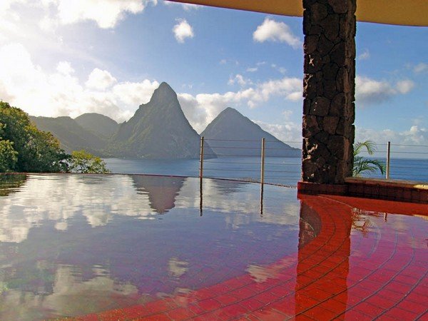 无处不在的无限游泳池：圣卢西亚Jade山度假村