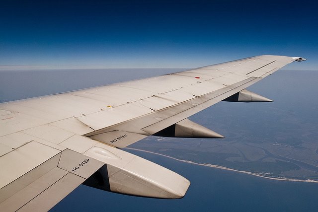 摄影欣赏：透过飞机眩窗的美丽风景