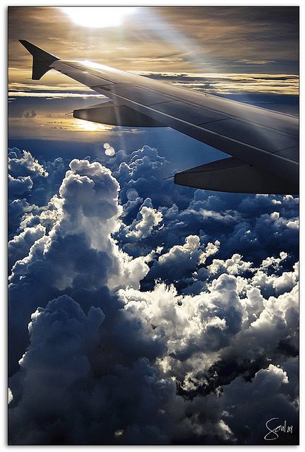 摄影欣赏：透过飞机眩窗的美丽风景