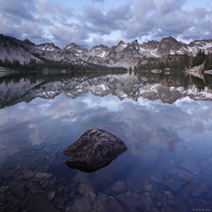 Jack Brauer作品：完美的山峰湖光倒影