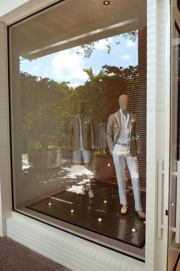服装品牌100% Capri迈阿密店铺设计
