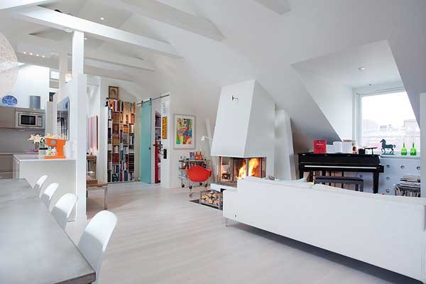 开放空间的Ostermalm顶层公寓设计