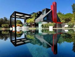 泳池与建筑相映成辉：花园般的西班牙豪华现代别墅