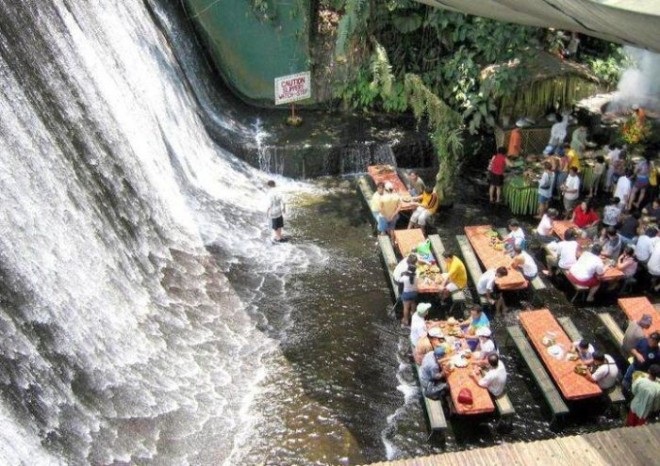 菲律宾的瀑布餐厅