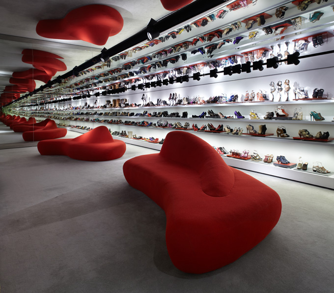 英国鞋类零售商Kurt Geiger店铺设计