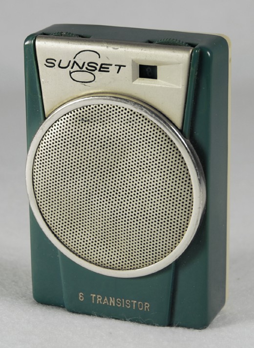 怀旧设计：1960年代老式晶体管收音器