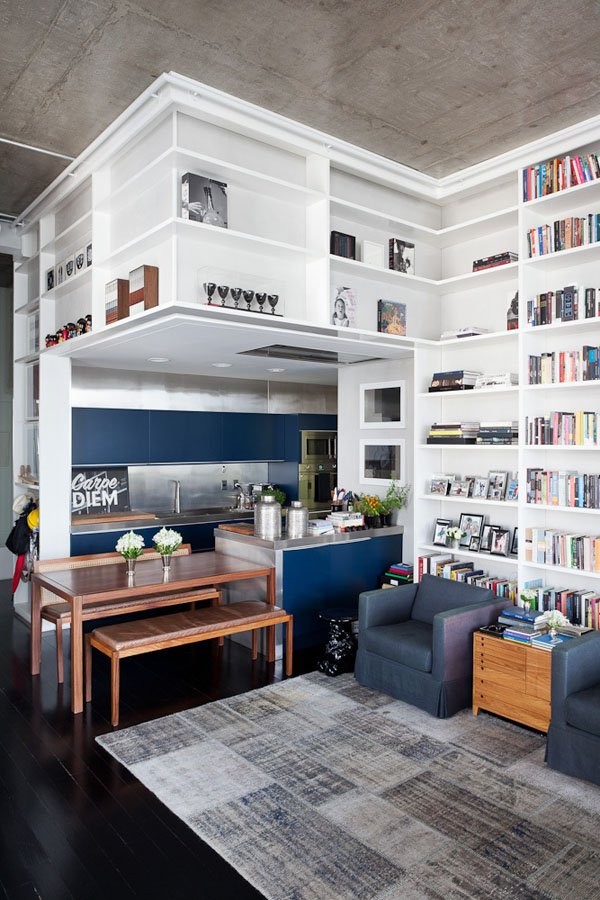 跨越整个客厅的大书架：圣保罗152平米公寓设计