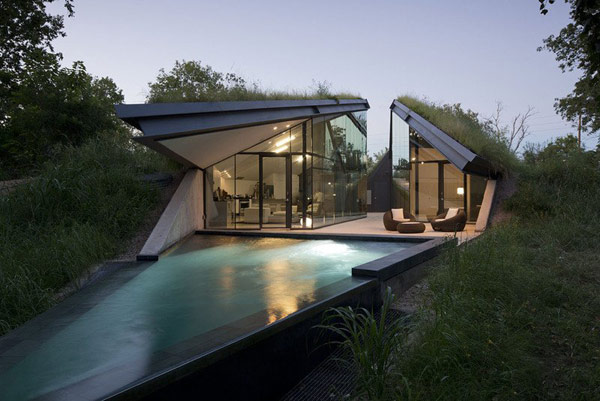 绿色植被覆盖的屋顶：科罗拉多河岸Edgeland住宅