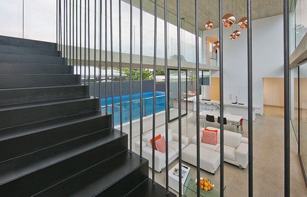 无边泳池和美丽的花园：澳大利亚Breust住宅设计