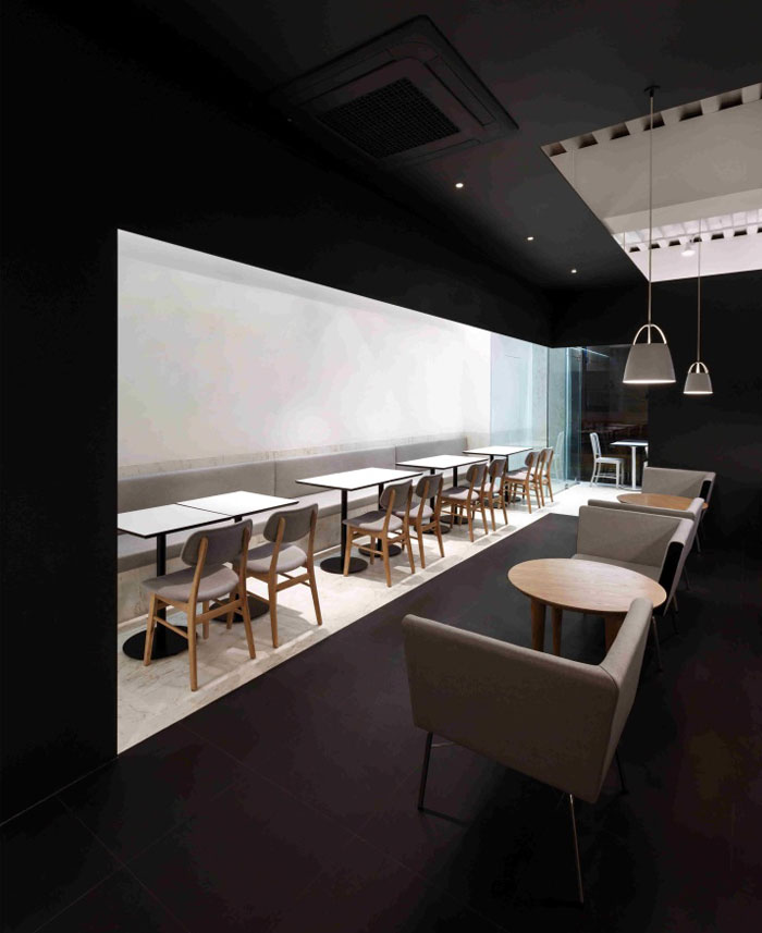 黑白的优雅空间：首尔Coco Bruni咖啡店