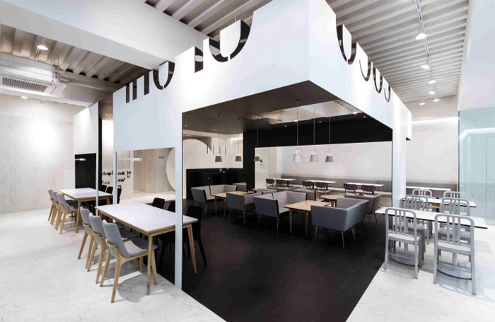 黑白的优雅空间：首尔Coco Bruni咖啡店