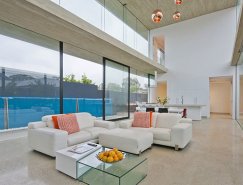 无边泳池和美丽的花园：澳大利亚Breust住宅设计