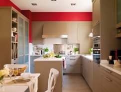 红色墙面与米色搭配的现代厨房设计