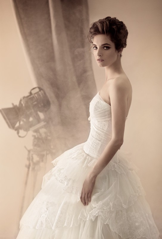Andrey Yakovlev摄影作品：美丽的白色结婚晚礼服