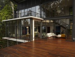 马来西亚树林中的Deck豪宅