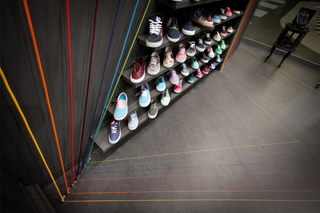 超酷的Run Colors运动鞋店设计