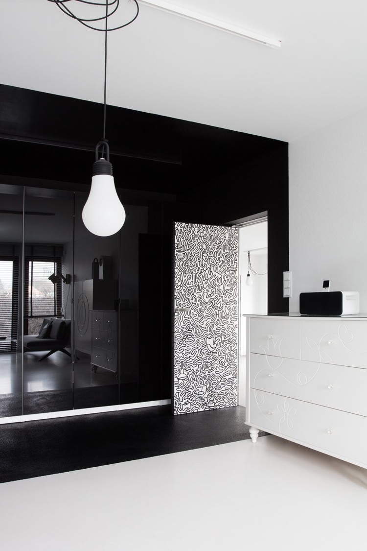 纯粹的黑与白:波兰46平米小公寓设计