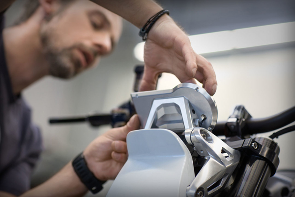 充满未来感的宝马Concept Roadster概念摩托车