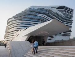 紮哈·哈迪德: 香港理工大學賽馬會創新大廈