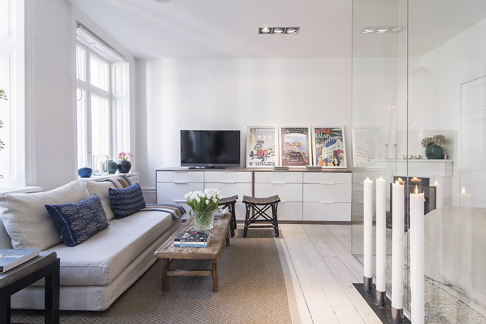 漂亮的玻璃墙卧室:瑞典34平米小公寓设计