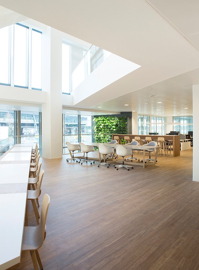 开放式的自由工作空间:NUON电力公司阿姆斯特丹总部