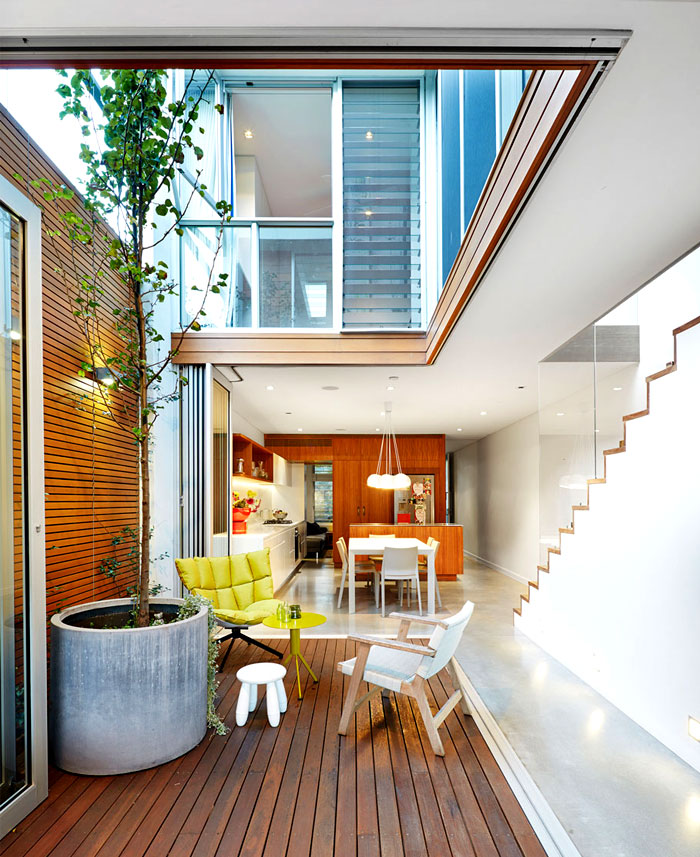阳光,庭院:缤纷色彩的现代开放式住宅设计