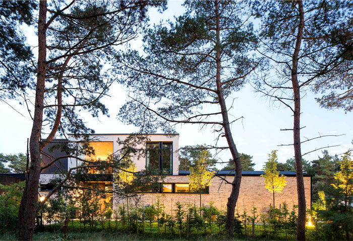 瑞典现代优雅的J别墅设计
