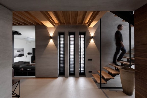 高雅的核桃木质感:温馨的两层别墅设计