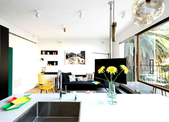 欢快的色彩和迷人的线条纹理:特拉维夫功能性公寓设计