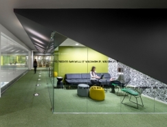 Initiative Media现代开放式办公空间设计