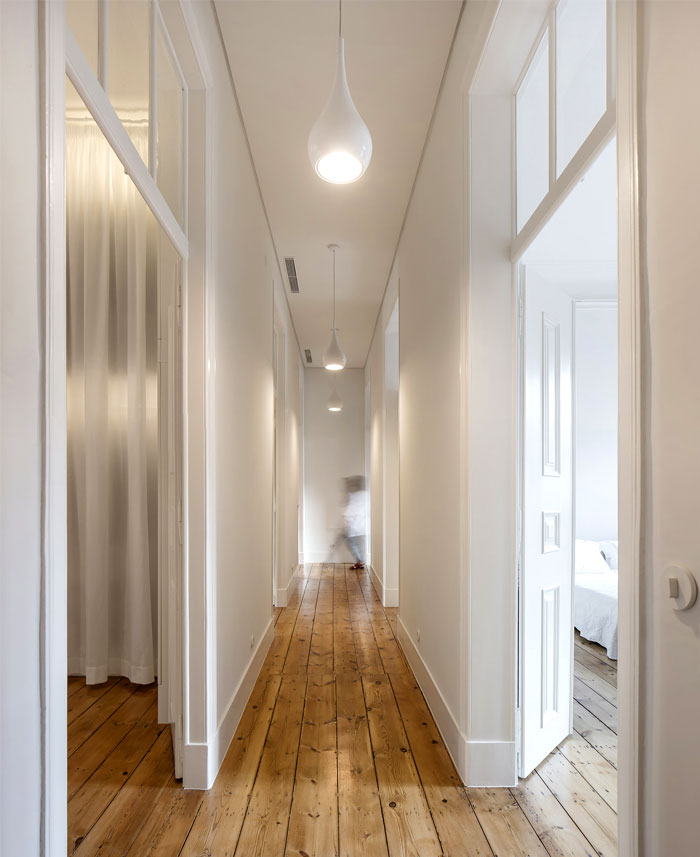 明亮复古的简约风格白色公寓设计