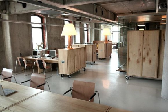 30个国外创意办公室木质工作台设计