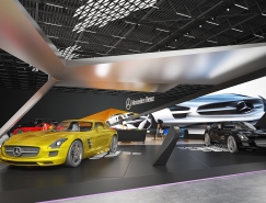 动感的梅赛德斯-奔驰展台设计