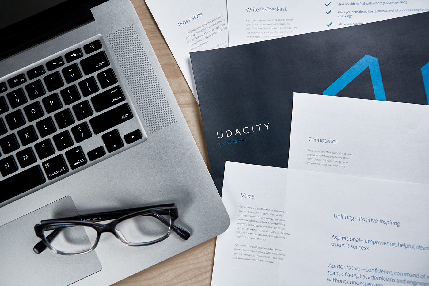 教育机构Udacity品牌形象设计