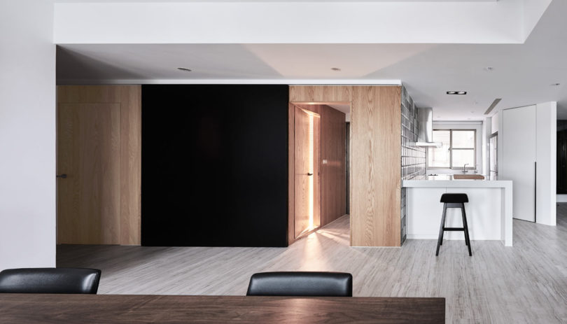 黑、白、灰三色打造的台中现代住宅空间设计