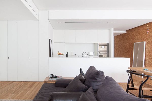 干净和经典的白色公寓空间设计