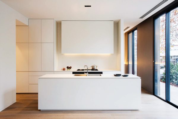 minimalist-kitchen-with-island-600x400.j