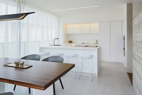 white-kitchen-stools-600x400.jpg
